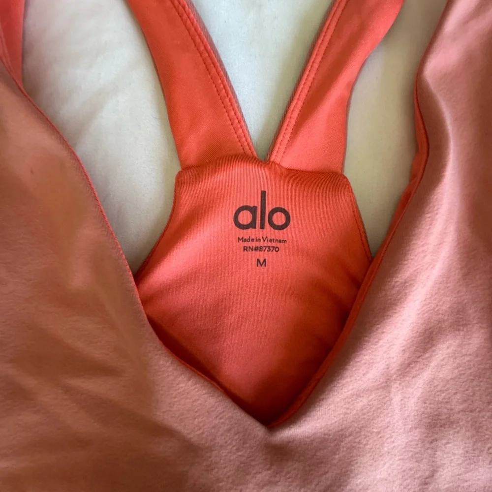 ALO Yoga Coral Peach Crop Top - Picture 2 of 4